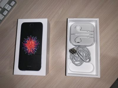 Лот: 15723559. Фото: 1. Iphone SE 32gb. Смартфоны