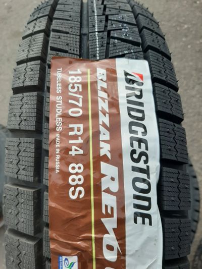 Лот: 16346269. Фото: 1. R-14 185/70 Bridgestone Blizzak... Шины