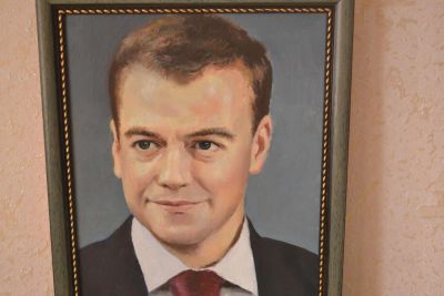 Лот: 6039906. Фото: 1. Портрет Медведева Д.А. Картины, рисунки