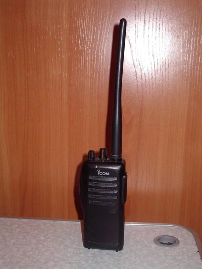Лот: 3270515. Фото: 1. Радиостанция Icom IC- F11+Зарядное... Рации, радиостанции