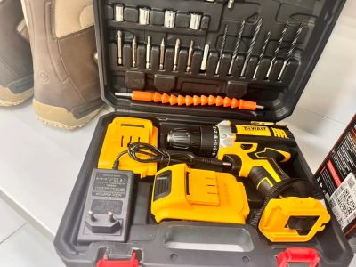 Лот: 22637384. Фото: 1. Шуруповерт 48V Dewalt. Электроинструмент