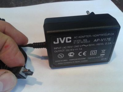Лот: 4682014. Фото: 1. зарядное устройство камера JVC... Аккумуляторы, зарядные