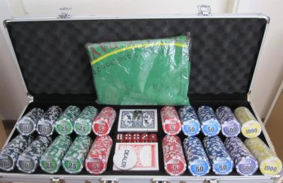 Лот: 3155286. Фото: 1. покерный набор 500 фишек + сукно. Сувенирные наборы