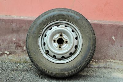 Лот: 5826614. Фото: 1. 1 Колесо BRIdGESToNE (диск) R13... Шины на дисках