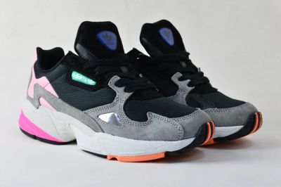 Лот: 16843621. Фото: 1. Кроссовки женские Adidas Falcon... Кеды, кроссовки, слипоны