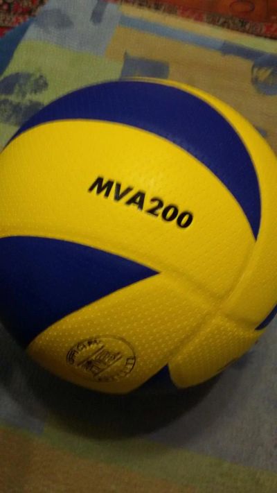 Лот: 7014906. Фото: 1. Волейбольный мяч Mikasa MVA-200. Мячи, ракетки, шайбы, клюшки