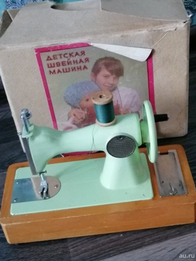 Лот: 17203012. Фото: 1. Детская швейная машинка СССР копия... Швейная, вязальная