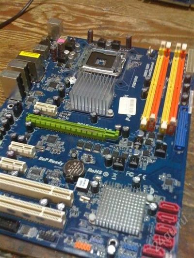 Лот: 1104599. Фото: 1. Asrock P43DE. Материнские платы