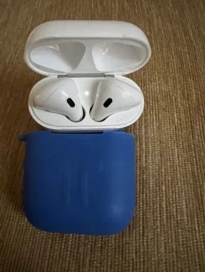 Лот: 19493038. Фото: 1. Airpods Рабочий Кейс Оригинал... Наушники, гарнитуры