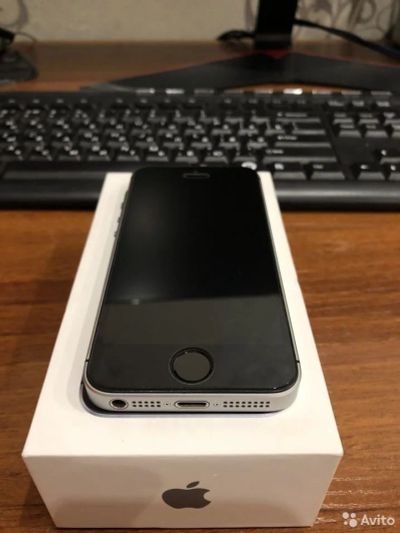 Лот: 16707130. Фото: 1. iPhone se 128 gb идеальный рст. Смартфоны