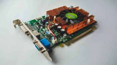 Лот: 9663107. Фото: 1. Geforce 7600gs 256mb 128bit Forsa. Видеокарты