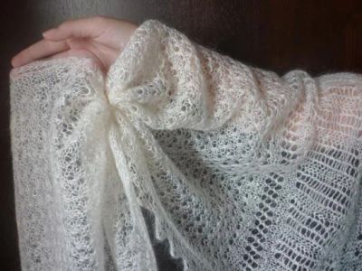 Лот: 6685720. Фото: 1. Шаль белая (пуховый платок). Накидки, шали, палантины