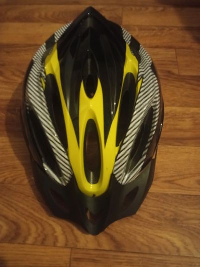 Лот: 19029114. Фото: 1. Велосипедный шлем. Шлемы