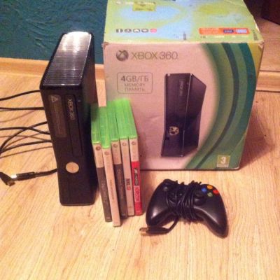 Лот: 6751318. Фото: 1. Xbox 360 slim с играми (не выкуплен... Консоли