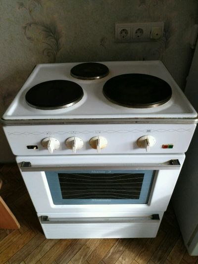 Лот: 11287667. Фото: 1. Продам плиту электрическую Нина. Плиты, духовые шкафы, варочные поверхности
