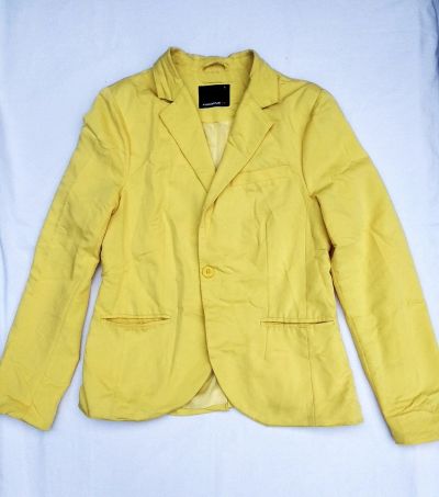 Лот: 14388793. Фото: 1. Жёлтый пиджак (размер 46-48). Пиджаки, жилеты