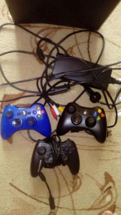Лот: 10249448. Фото: 1. Xbox 360. 40gb, прошитая, 2 джойстика... Игровые приставки, консоли