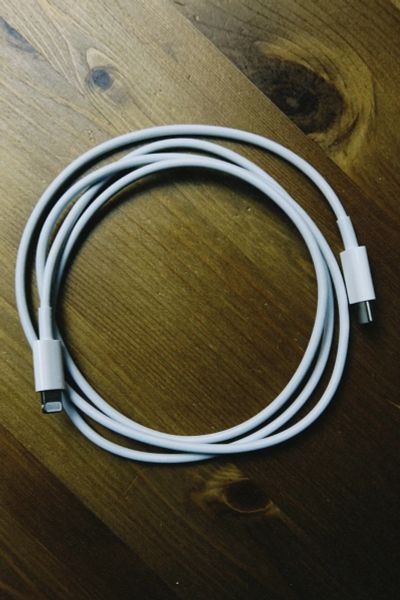 Лот: 25821163. Фото: 1. Кабель Apple USB-C — Lightning... Зарядные устройства, блоки питания, адаптеры сетевые для смартфонов