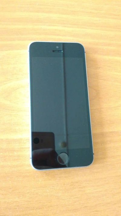 Лот: 11285672. Фото: 1. IPhone SE 32. Смартфоны