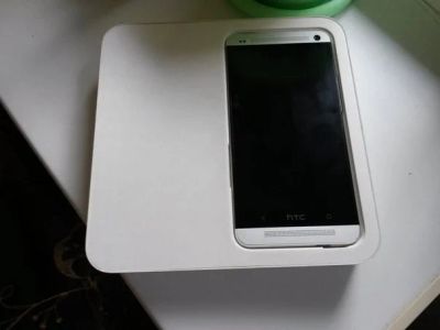 Лот: 4529642. Фото: 1. HTC One 32Gb Silver. Смартфоны