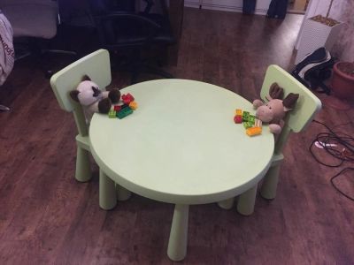 Лот: 10645668. Фото: 1. Стол + два стула детские ikea... Столики, стулья, парты