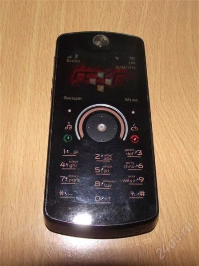 Лот: 884837. Фото: 1. MOTOROLA ROKR E8. Кнопочные мобильные телефоны