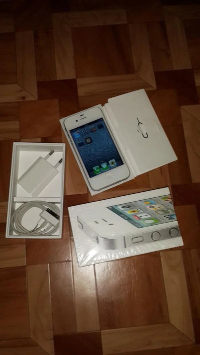 Лот: 3528758. Фото: 1. iPhone 4s 16 Gb белый. Смартфоны