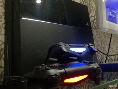 Лот: 10723201. Фото: 1. Sony Playstation 4 + 2 оригинальных... Игровые приставки, консоли