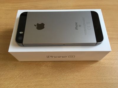Лот: 16799650. Фото: 1. iPhone SE 32Gb. Смартфоны