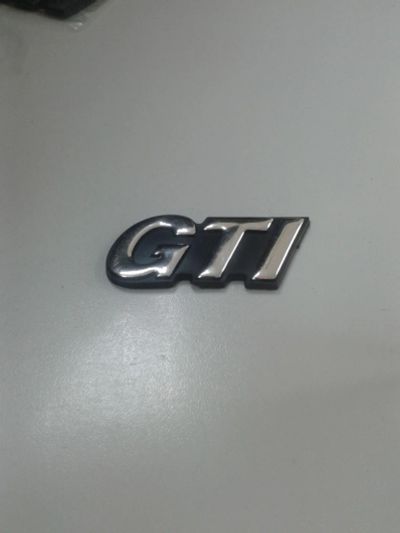 Лот: 6427401. Фото: 1. Значок GTI. Наклейки автомобильные