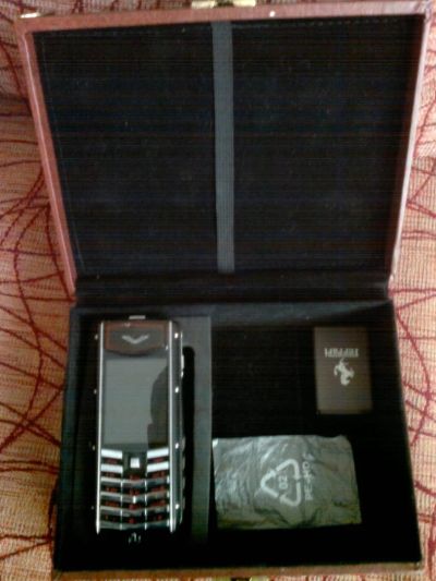 Лот: 5055369. Фото: 1. Vertu Ferrari Special Edition. Кнопочные мобильные телефоны