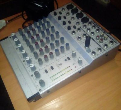 Лот: 11222745. Фото: 1. Микшерный пульт Behringer Eurorack... Микшеры, предусилители, микрофонные эффекты