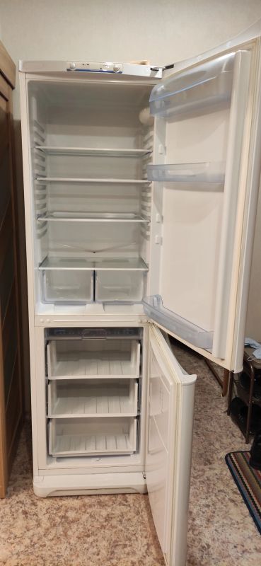 Лот: 18655618. Фото: 1. Indesit BH20 2 компрессора. Холодильники, морозильные камеры
