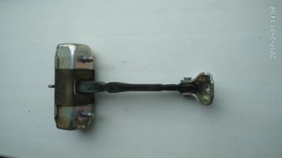 Лот: 13475003. Фото: 1. Ограничитель двери Toyota E150... Кузов