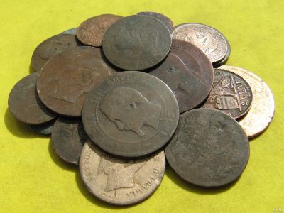 Лот: 13631470. Фото: 1. 25 шт. Старинных изношенных временем... Остальные страны