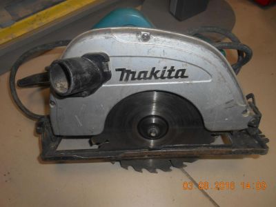 Лот: 7944440. Фото: 1. Дисковая пила Makita 5704R (циркулярка... Электроинструмент