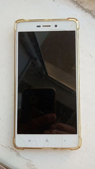 Лот: 22572350. Фото: 1. Смартфон Xiaomi 3s б/у. Кнопочные мобильные телефоны