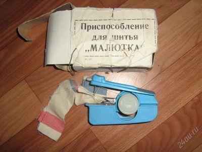 Лот: 2110509. Фото: 1. карманная швейная машинка "Малютка... Швейная, вязальная