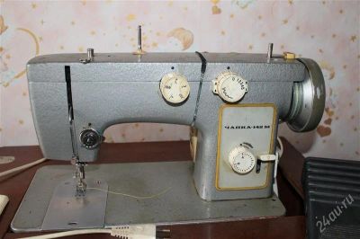 Лот: 2752478. Фото: 1. швейная машина чайка с тумбой. Швейная, вязальная