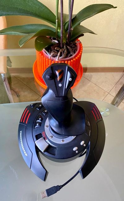 Лот: 15765262. Фото: 1. Джойстик ThrustMaster. Рули, джойстики