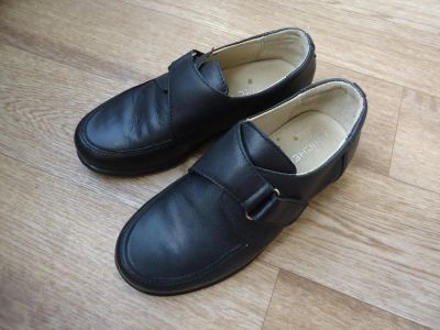 Лот: 6013637. Фото: 1. Школьные туфли на мальчика р.28. Туфли