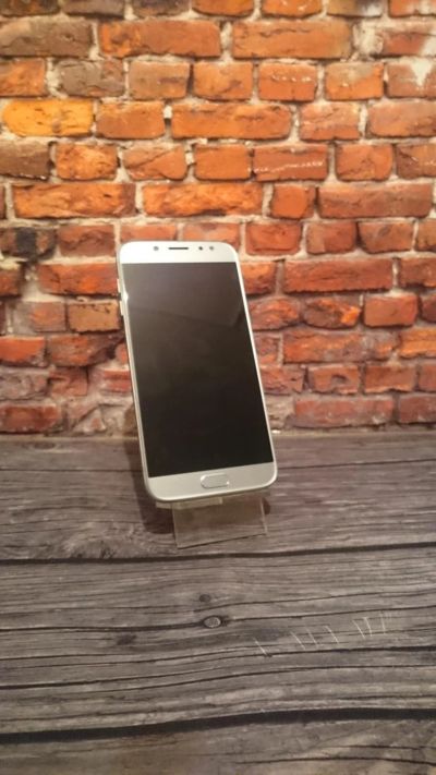 Лот: 11216559. Фото: 1. samsung j7. Смартфоны