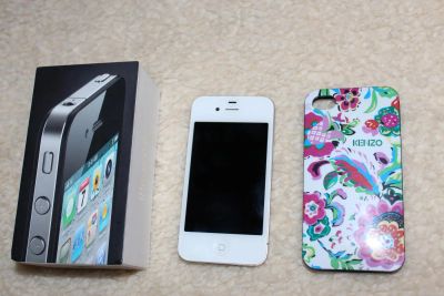 Лот: 5251831. Фото: 1. белый iPhone 4 16GB в идеальном... Смартфоны