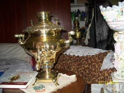 Лот: 4842589. Фото: 1. продам самовар ваза с медальонами. Предметы интерьера и быта