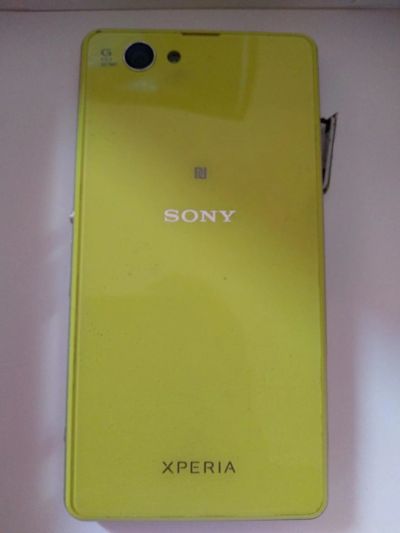 Лот: 11523251. Фото: 1. Sony Xperia Z1 Compact Lime. Смартфоны