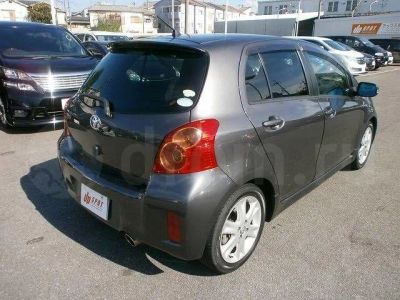 Лот: 5619466. Фото: 1. Спойлер Toyota Vitz. Кузов