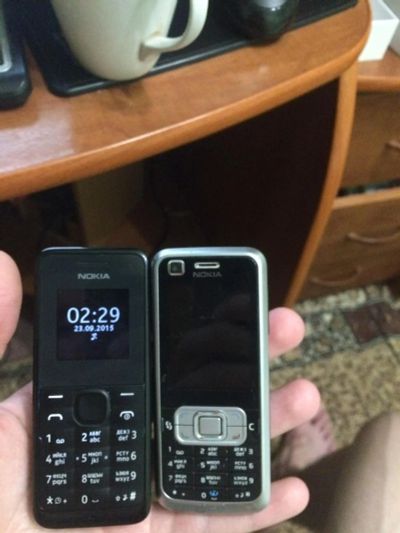 Лот: 6146162. Фото: 1. Nokia 2 телефона рабочие + Нокиа... Кнопочные мобильные телефоны
