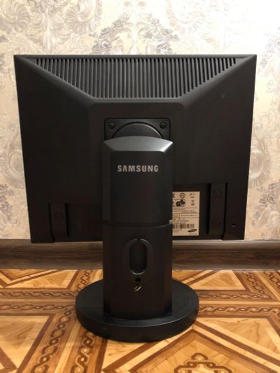 Лот: 17054187. Фото: 1. Монитор Samsung 740n 17”. ЭЛТ-мониторы