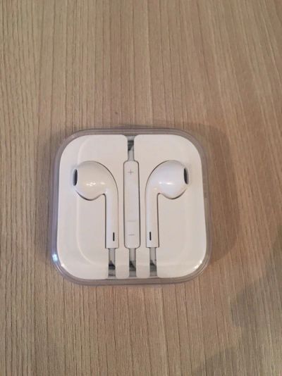 Лот: 8242843. Фото: 1. Наушник Apple EarPods Оригинал. Красноярск
