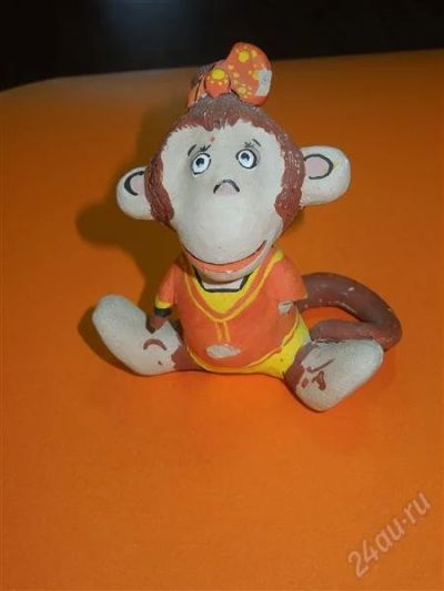 Лот: 2541882. Фото: 1. Обезьянка из глины. Фигурки, статуэтки